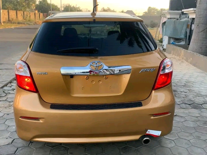 TOYOTA MATRIX 2010 MODEL